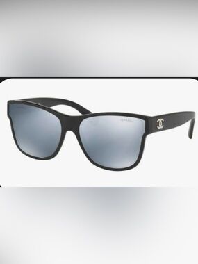 CHANEL Iridescent Lenses Interlocking CC Black Sunglasses